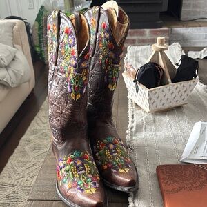 Floral Embroidered Cowboy Boots